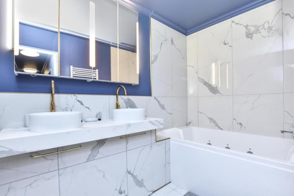Luxury Paris La Vie En Rose Jacuzzi Terrasse Parking Apartamento Exterior foto