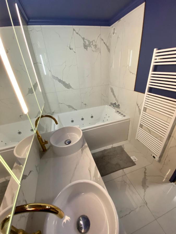 Luxury Paris La Vie En Rose Jacuzzi Terrasse Parking Apartamento Exterior foto
